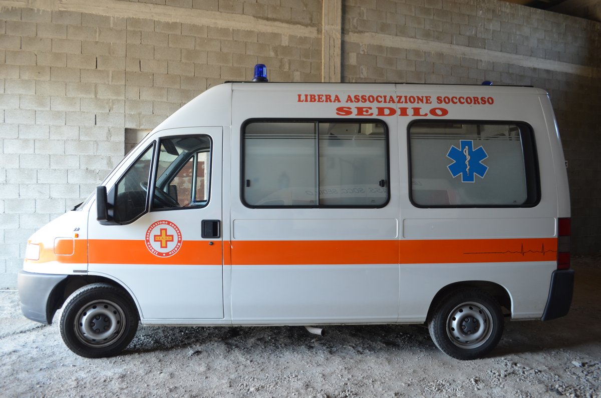 Ambulanza in disuso