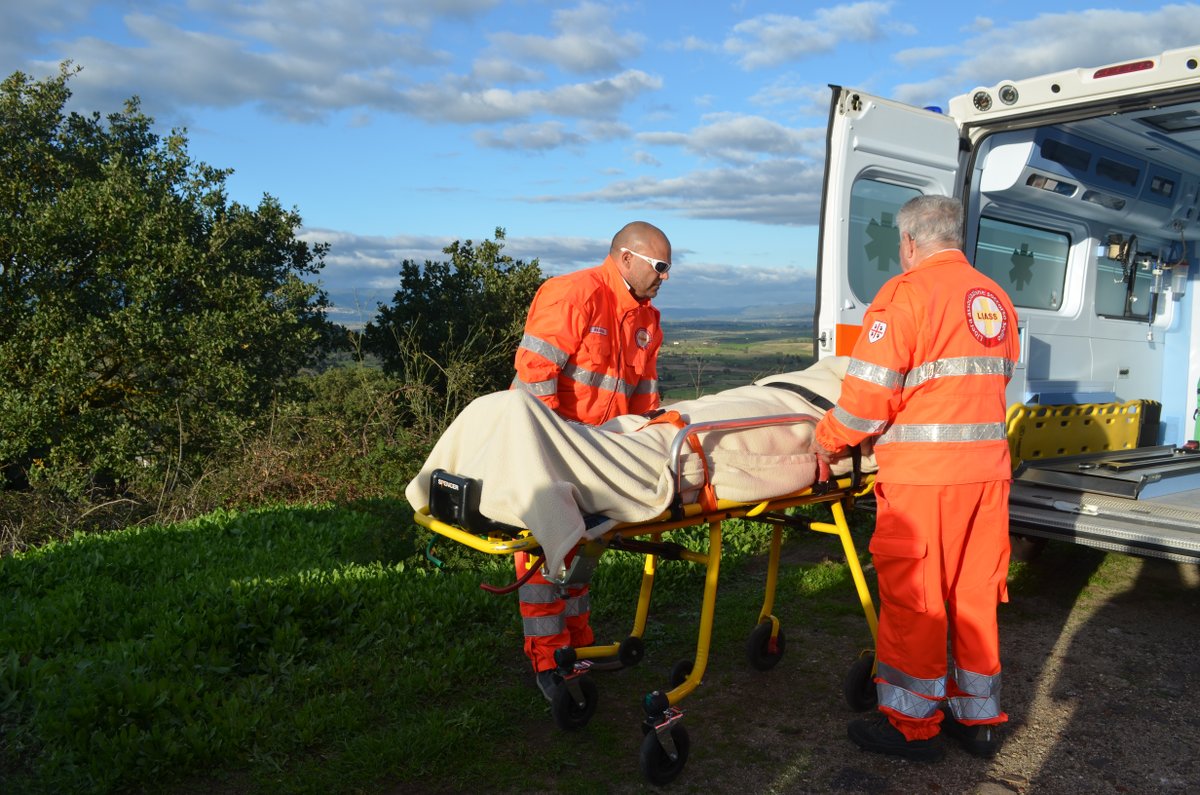 Caricamento del paziente in ambulanza